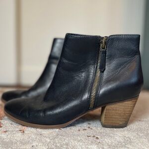 Crown Vintage Sandy Boot Size 8m